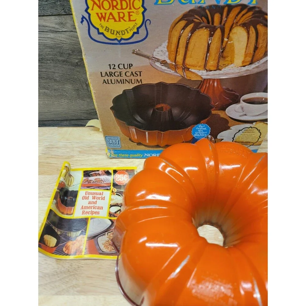 Nordic Ware Bundt Cake Pan Cast Aluminum Fluted Tube Tangerine Orange 12c w/ box
